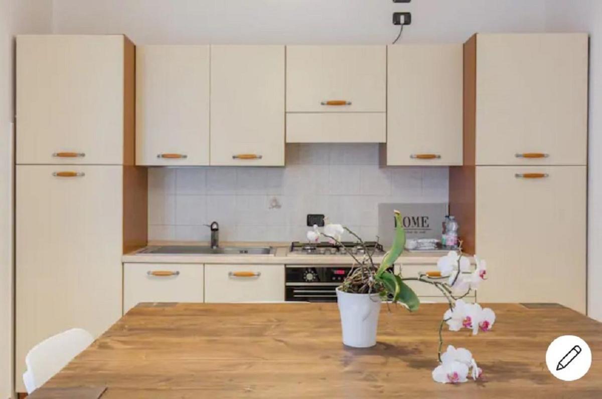 Casa Ulivi Bianco Apartment Rivoltella del Garda Luaran gambar
