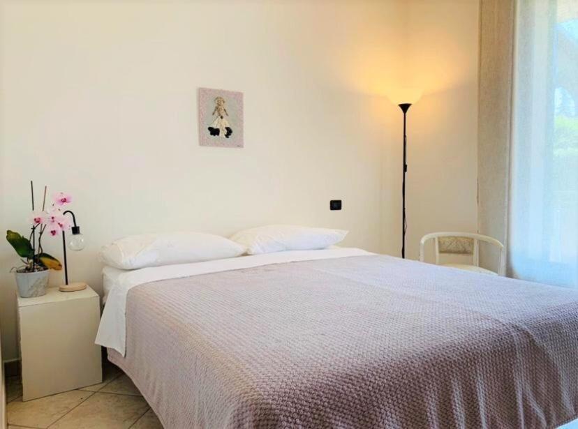 Casa Ulivi Bianco Apartment Rivoltella del Garda Luaran gambar
