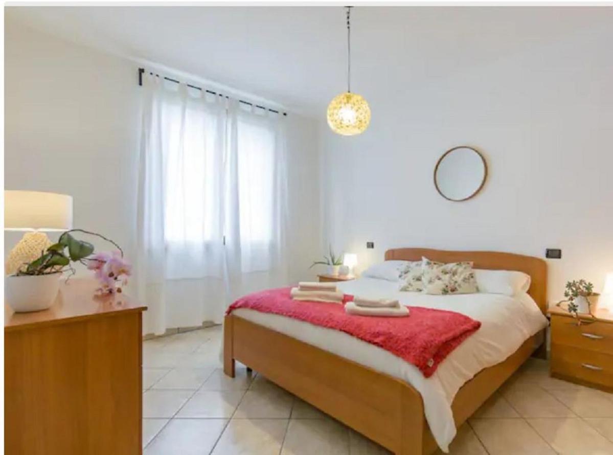 Casa Ulivi Bianco Apartment Rivoltella del Garda Luaran gambar